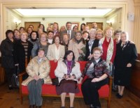 Amposta celebra Santa Llúcia amb un diumenge de comerços al carrer i un homenatge als vestits de paper