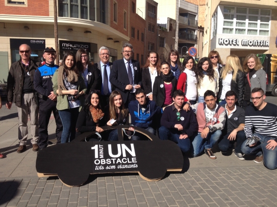 Ajuntament d´Amposta > Comunicació > Ajuntament i ESARDI presenten la campanya de civisme “1 minut 1 obstacle” per evitar l’estacionament de vehicles als passos de vianants