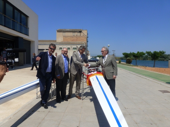 Ajuntament d´Amposta > Comunicació > Josep Poblet visita Amposta per entregar dues noves embarcacions al Club Nàutic i retornar peces restaurades del fons d’art de l’Ajuntament