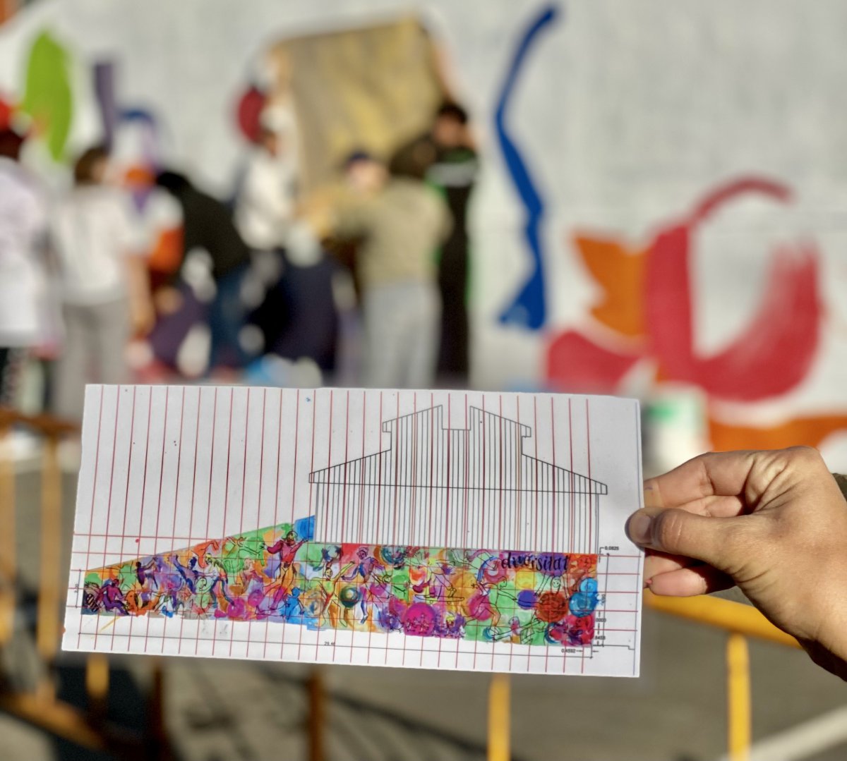 En marxa la pintura del mural d’Amposta Ciutat Diversa