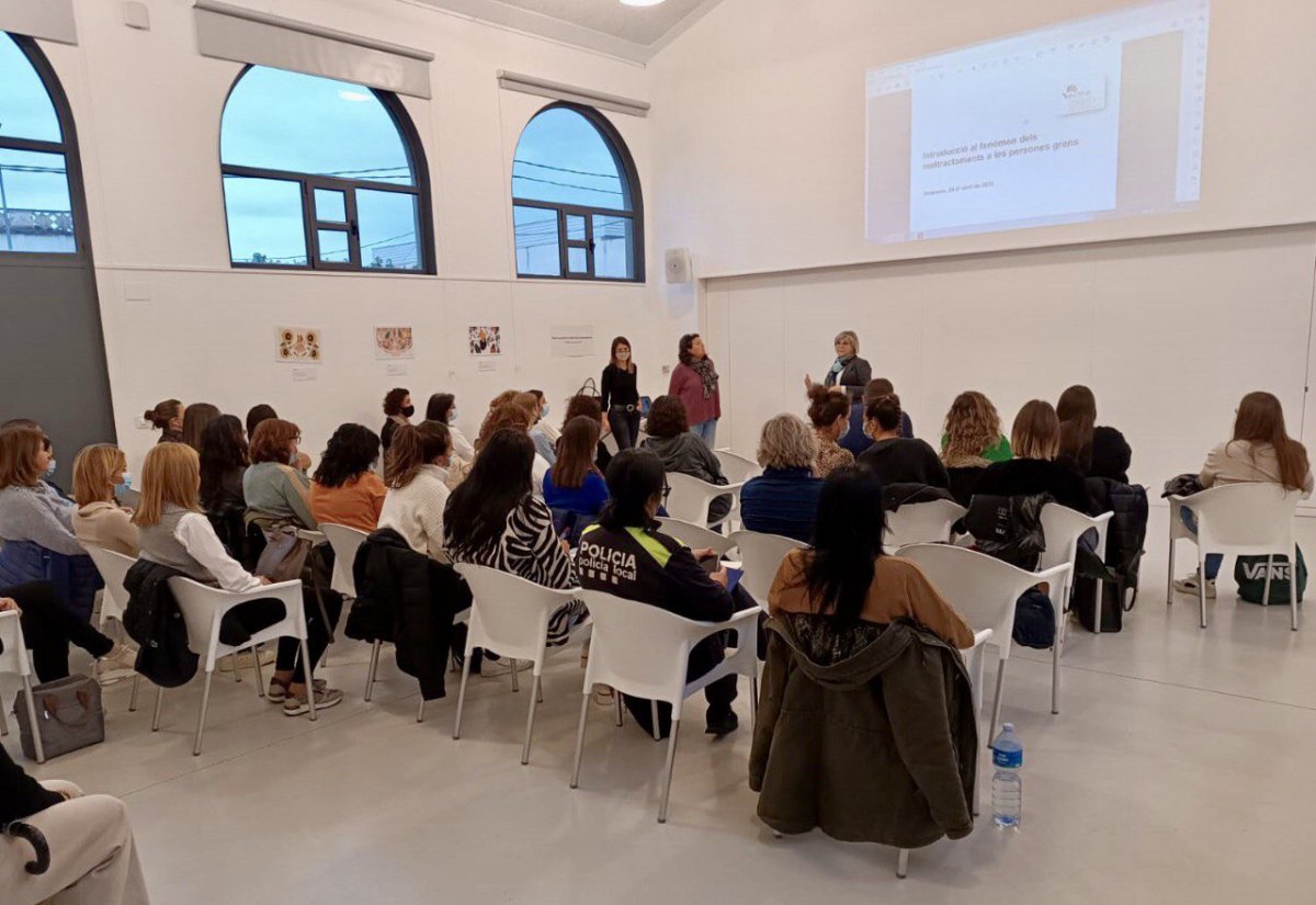 L’Ajuntament impulsa un curs de prevenció de maltractament a persones grans