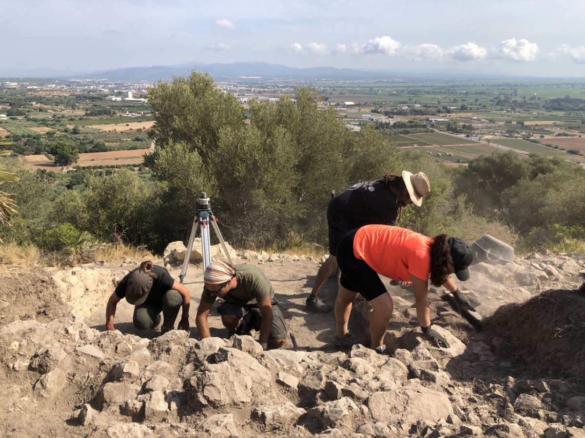 Les restes ceràmiques localitzades al poblat ibèric de l’Antic indiquen que s’hauria abandonat cap a l’any 200 ANE