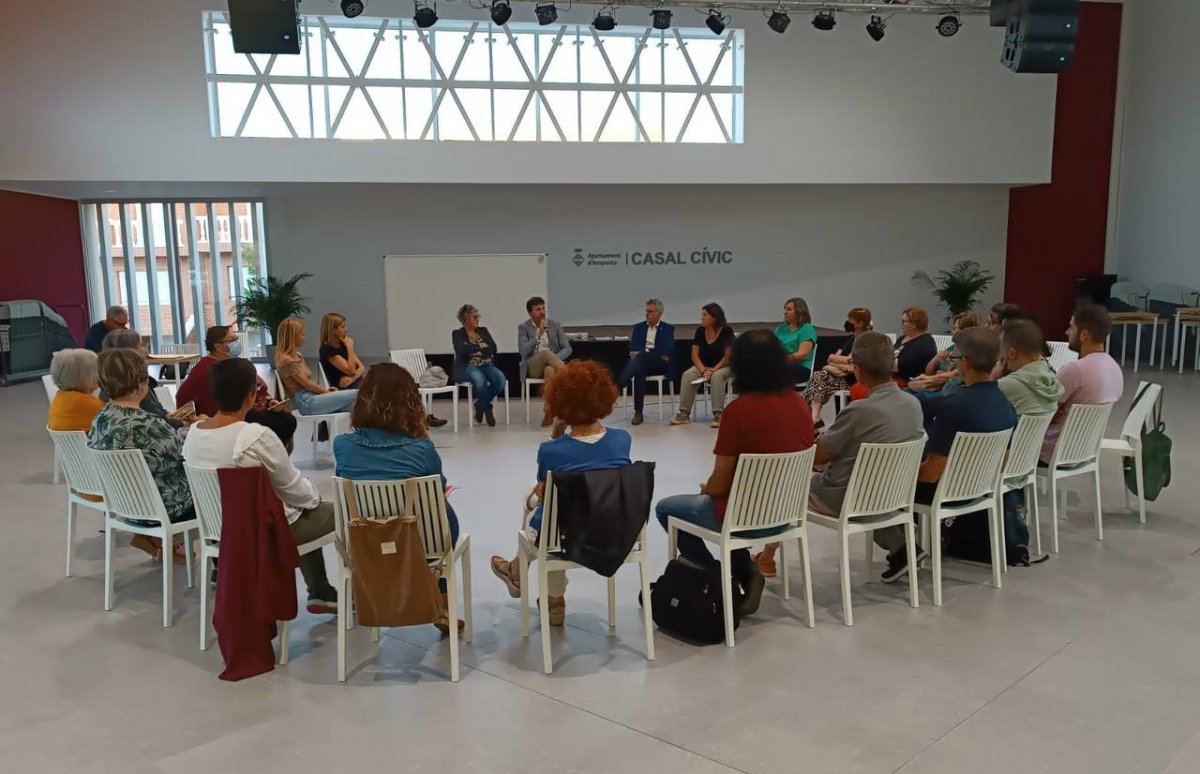 Prop de 40 entitats es reuneixen al Consell Municipal de Serveis Socials