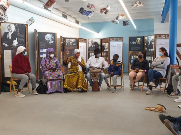 Una vintena de persones participen en la trobada d’expressió cultural entre músics