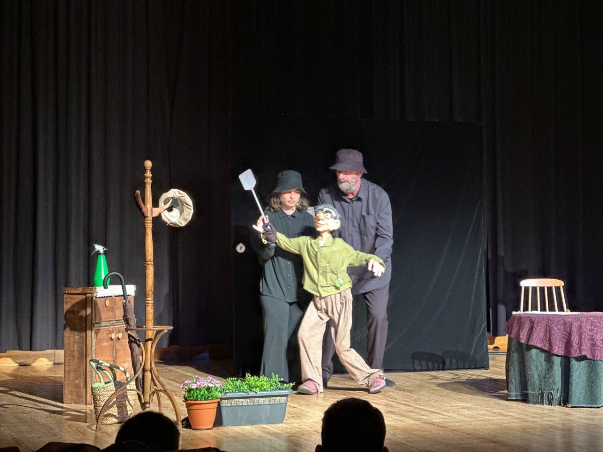 Més de 2.000 xiquets i xiquetes gaudeixen del teatre amb "L’escola va de bolo" de La Xarxa