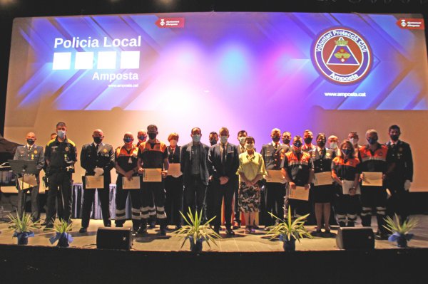 Amposta homenatja la Policia Local i Protecció Civil
