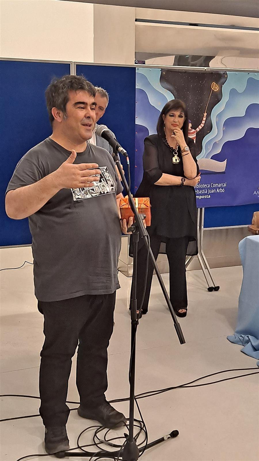 Imatges de l’entrega del Mèrit de les Lletres Ebrenques 2022 a l’escriptor senienc Joan Todó.