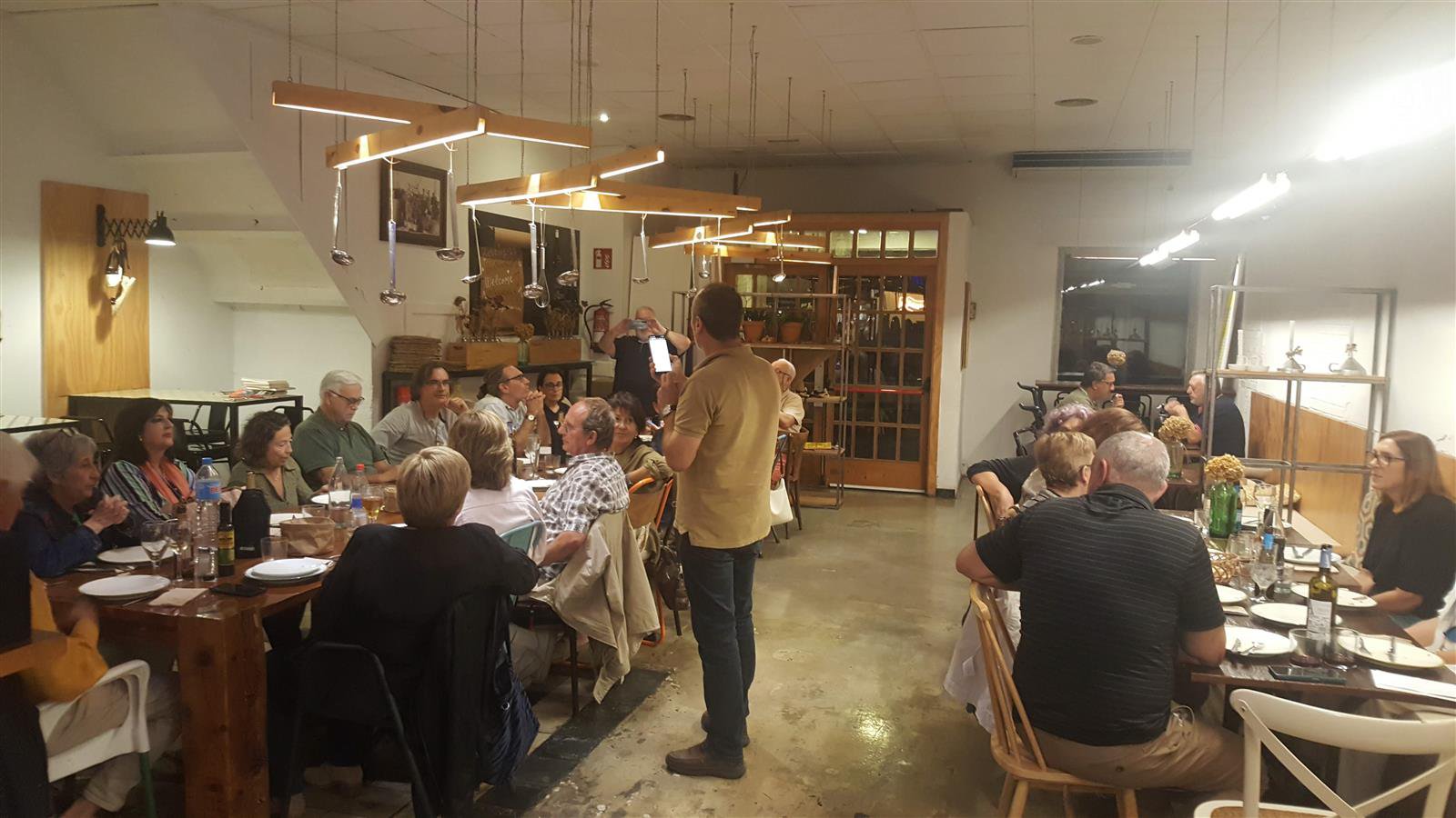 Imatges de la trobada Gastro-literària a la Sifoneria.