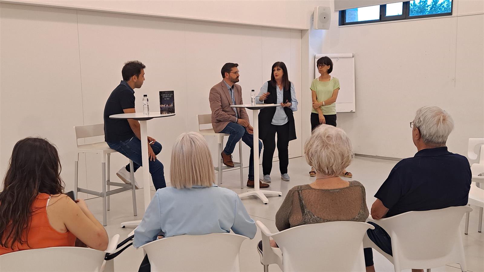 Imatges de la presentació del llibre "Cartes a les estrelles", de Xavi Benigni