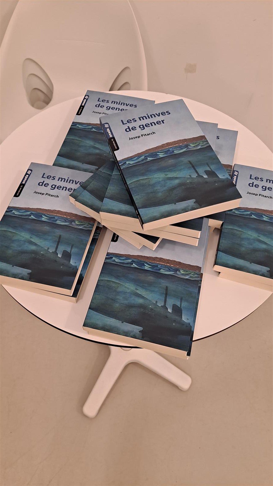 Imatges de la presentació del llibre "Les minves de gener", de Josep Pitarch.