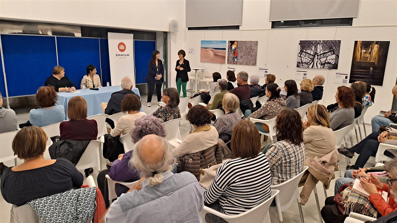Imatges de la presentació del llibre "Les nostres mares" de Gemma Ruiz.
