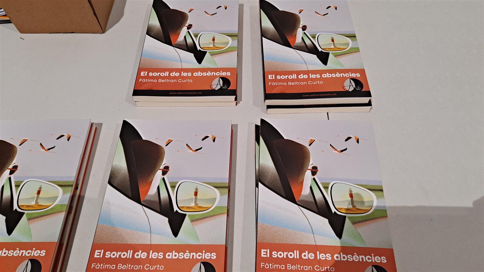 Imatges de la presentació del llibre "El soroll de les absències", de Fàtima Beltran.