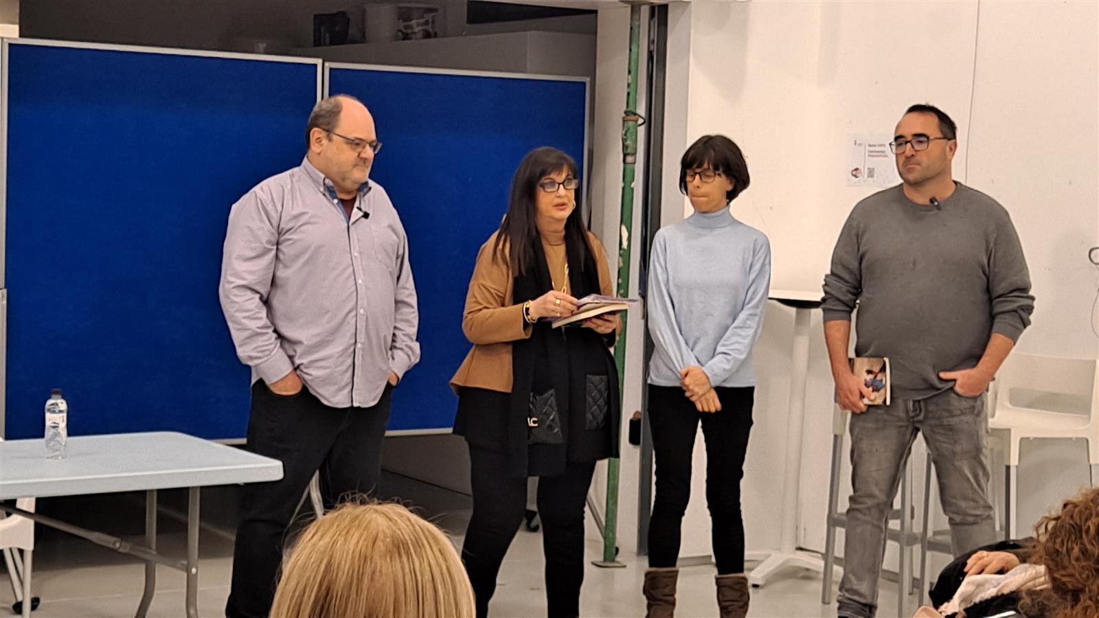 Imatges de la presentació del llibre "Trànsits + Postals des de l’eix del mal" de Sàgar Malé.