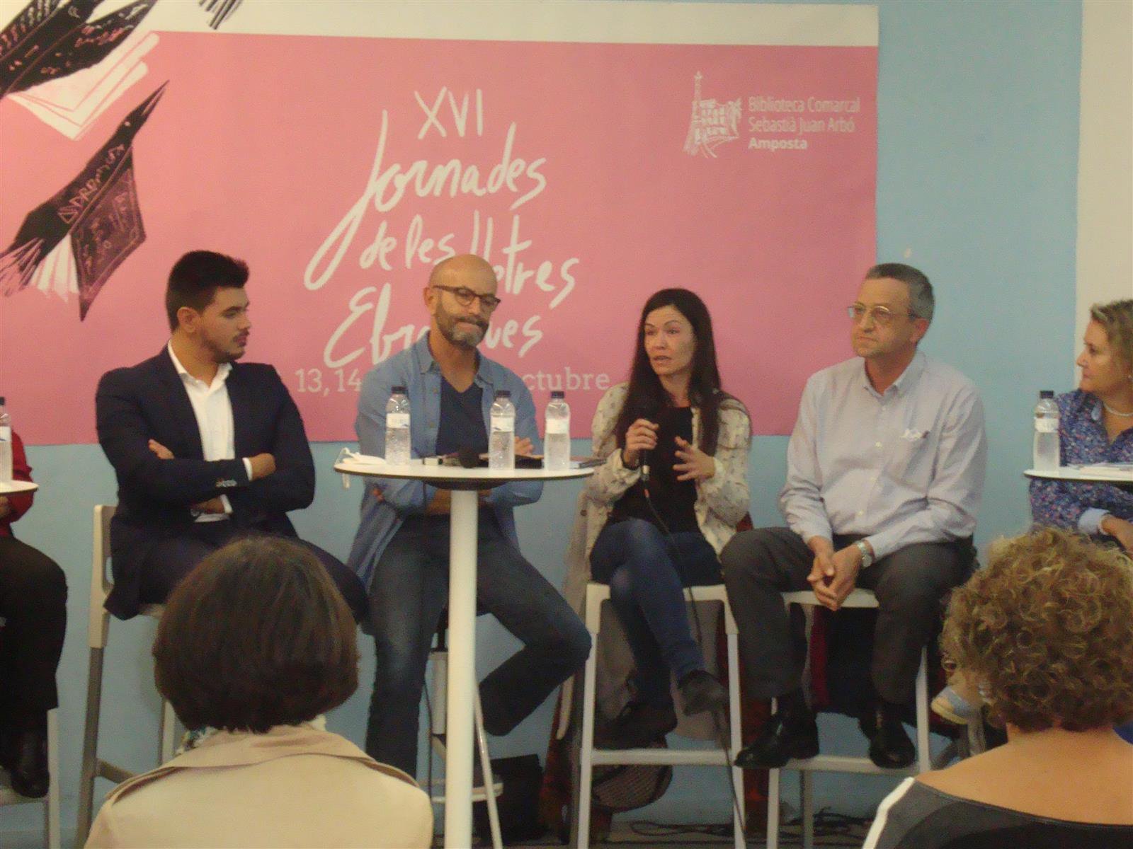 XVI Jornades de les Lletres Ebrenques. Imatges de la taula rodona "Literatura per a explicar-mos i conèixer-mos"