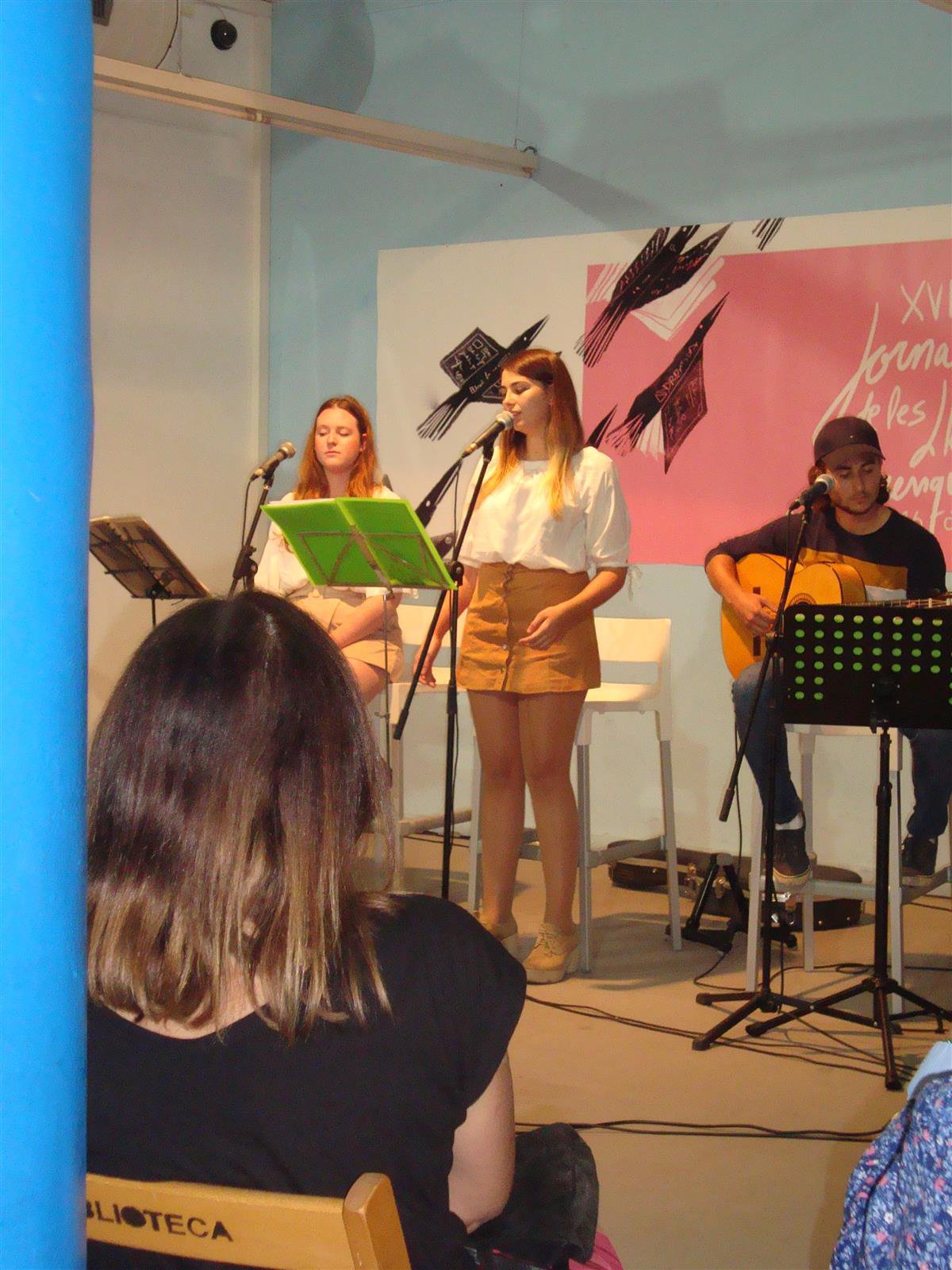 XVI Jornades de les Lletres Ebrenques. Imatges del recital de poesía recitada i cantada "Versegem", per la Cia. Sinèrgia.