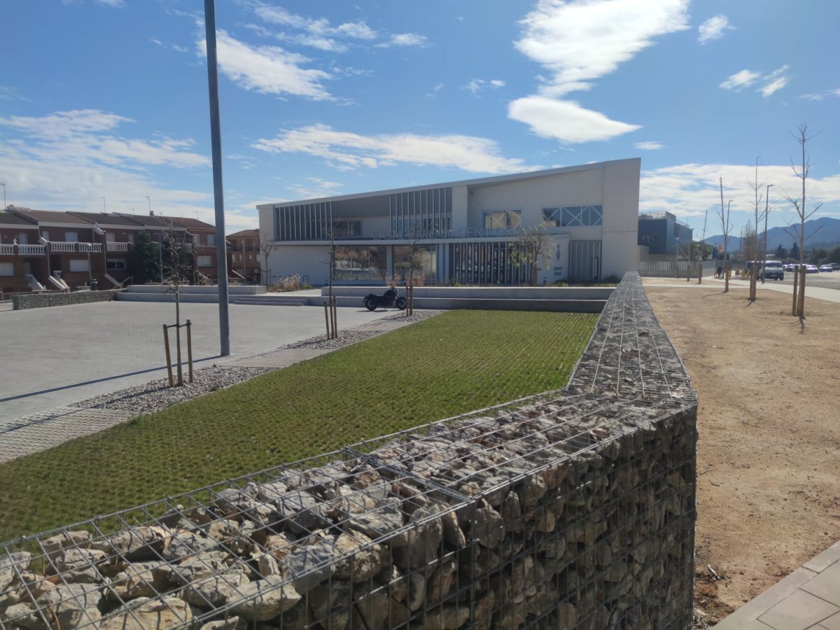 La plaça de davant del Casal Cívic serà la plaça de les Llevadores d’Amposta