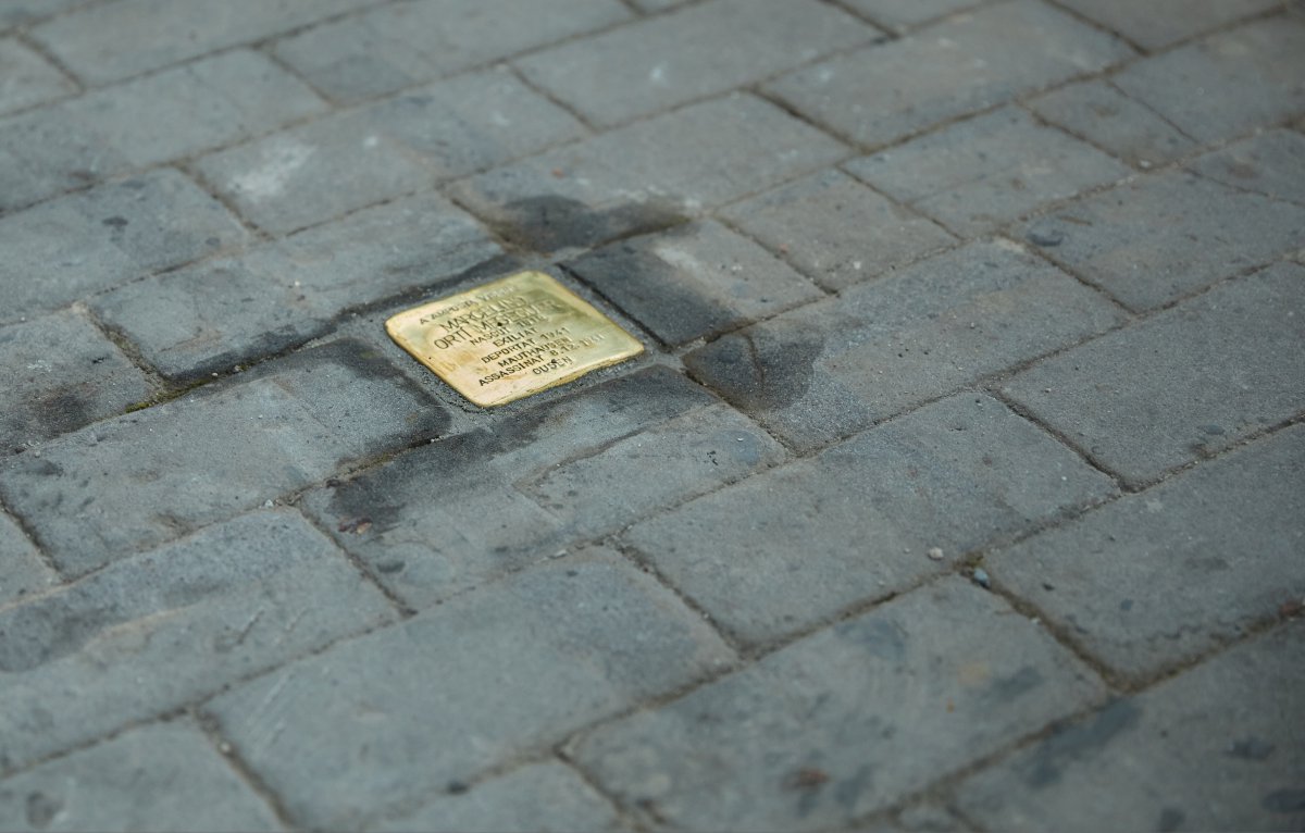 Amposta instal·la vuit llambordes Stolpersteine pel Dia Internacional en Record a les Víctimes de l’Holocaust