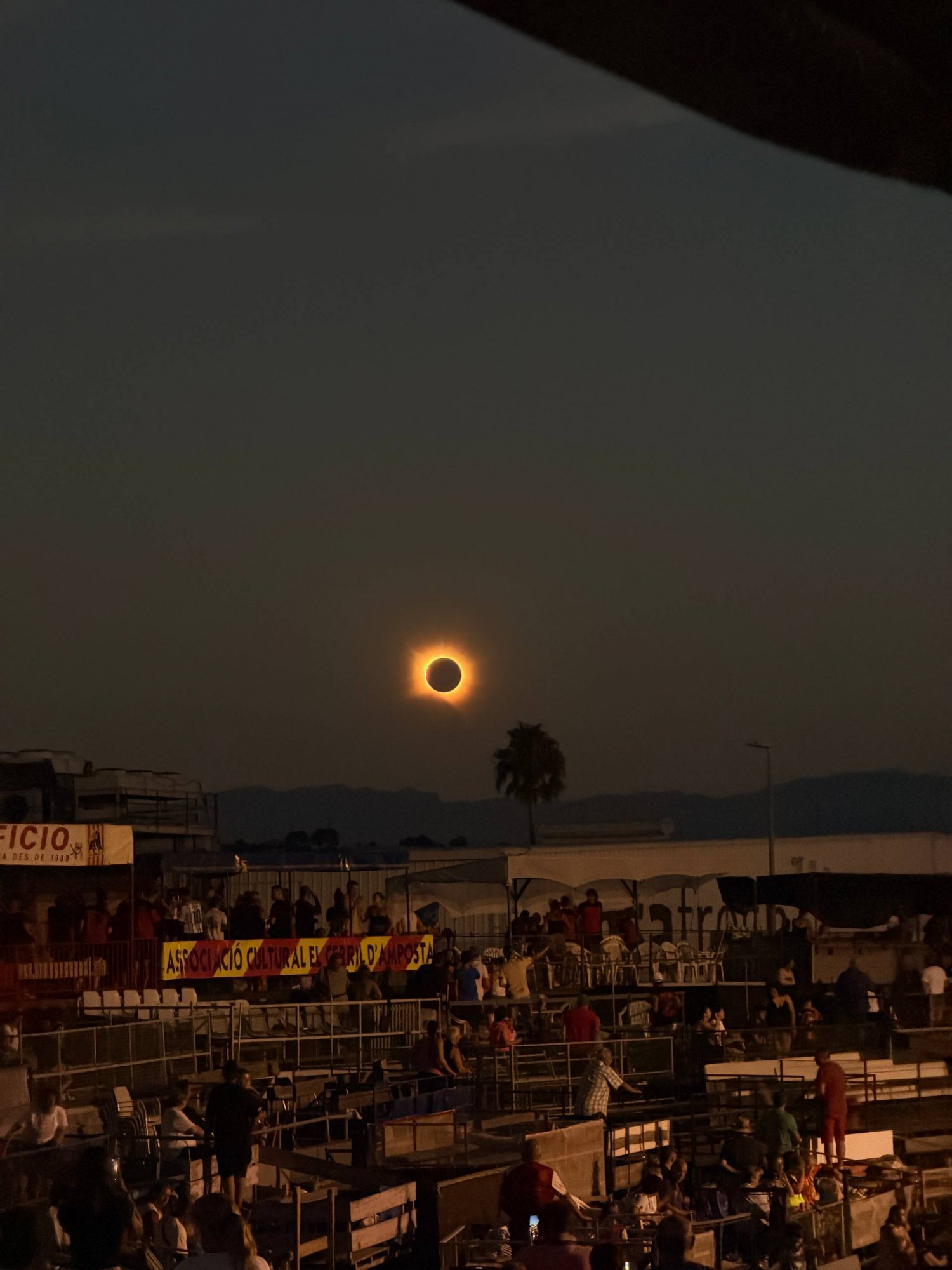 Amposta viu l&rsquo;eclipsi solar total amb una gran afluència de visitants al Delta