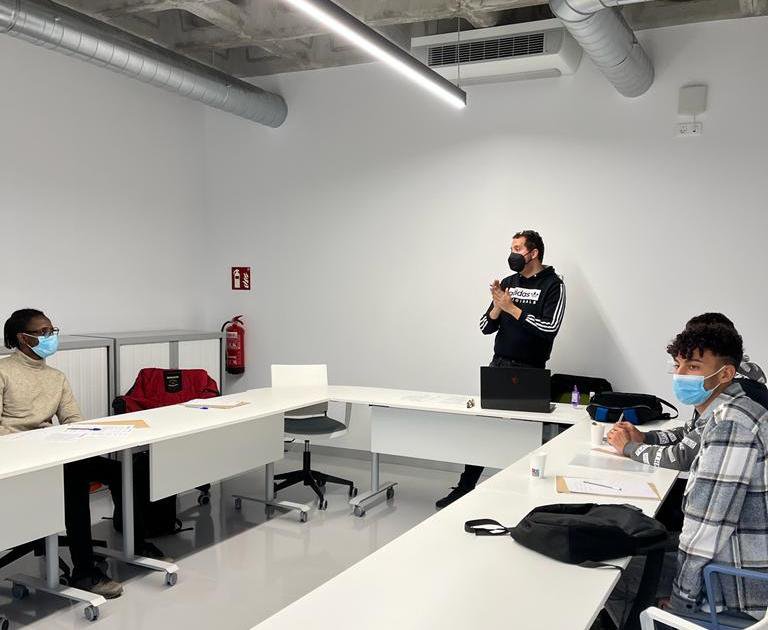 El programa Treball i Formació treballa en la integració laboral de quatre joves tutelats i extutelats