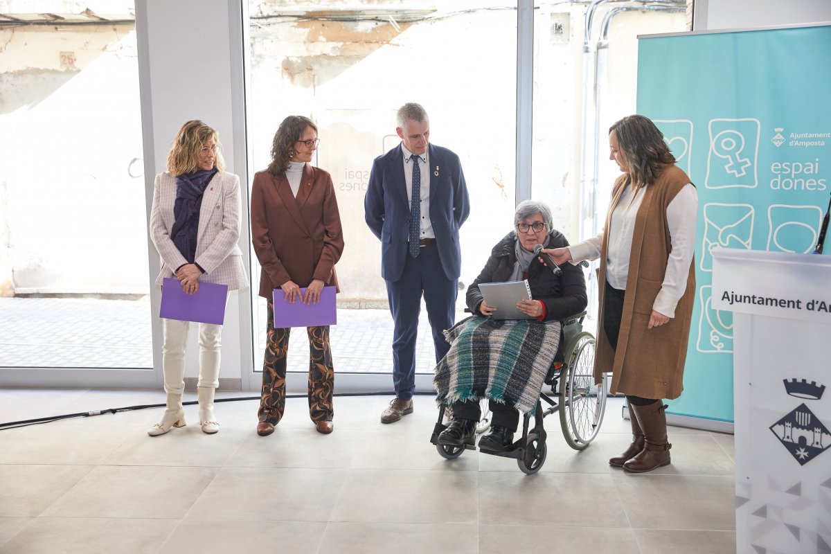 La consellera d’Igualtat i Feminismes inaugura l’Espai Dones