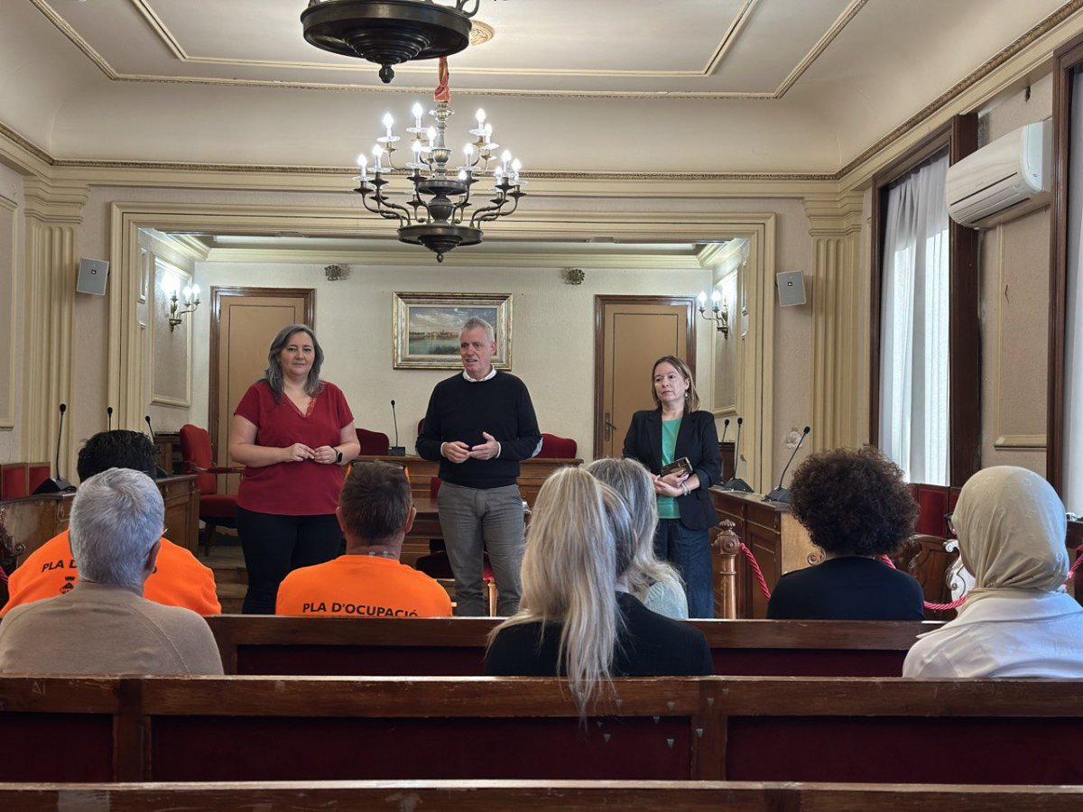 Vuit persones s’incorporen a treballar a l’Ajuntament a través del programa Treball i Formació del SOC Vuit persones s’incorporen a treballar a l’Ajuntament a través del programa Treball i Formació del SOC