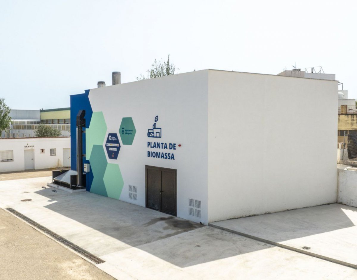 Amposta inaugura la planta de biomassa per donar servei a les instal·lacions esportives