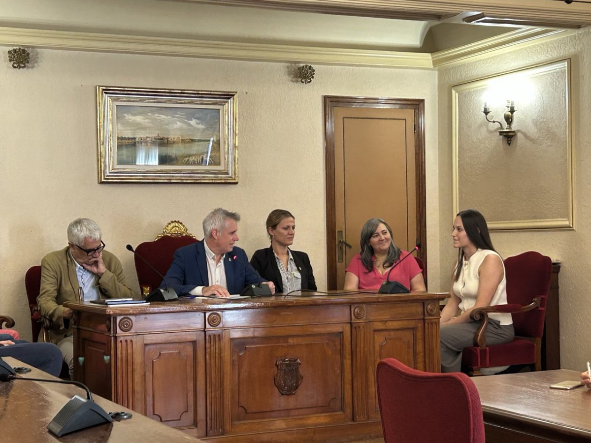 Ariadna Tomàs Iborra pren possessió de l’acta de regidora