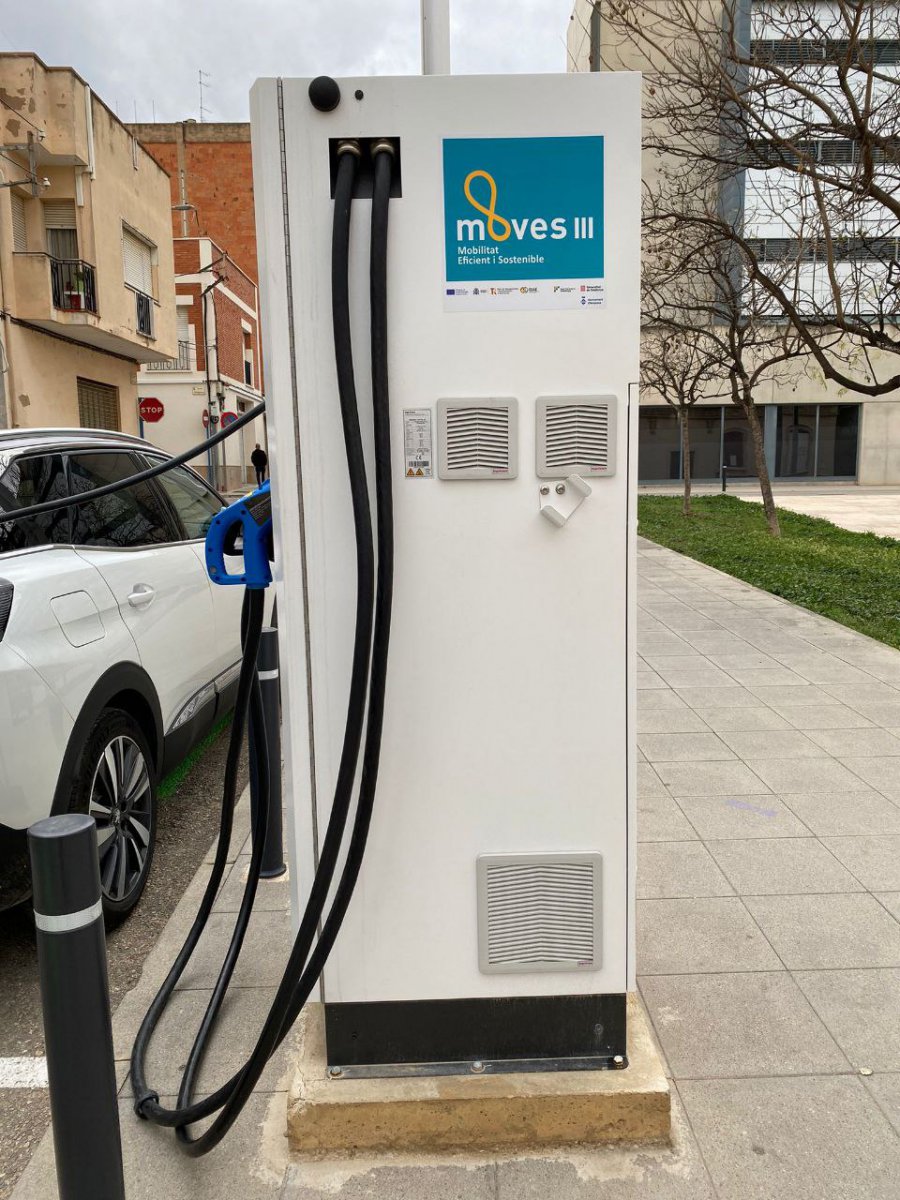 Instal•lada una estació de recàrrega per a vehicles al carrer Gran Capità