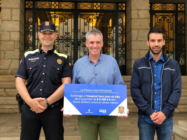 La Policia Local d’Amposta recapta 5.750 euros per a l’Hospital Sant Joan de Déu dins a campanya #pelsvalents 