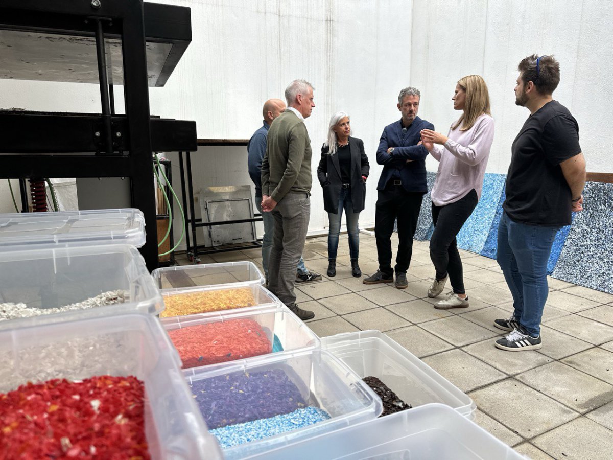 L’Institut Montsià construeix una màquina de premsat de plàstic reciclat per al FabLab Terres de l’Ebre L’Institut Montsià construeix una màquina de premsat de plàstic reciclat per al FabLab Terres de l’Ebre